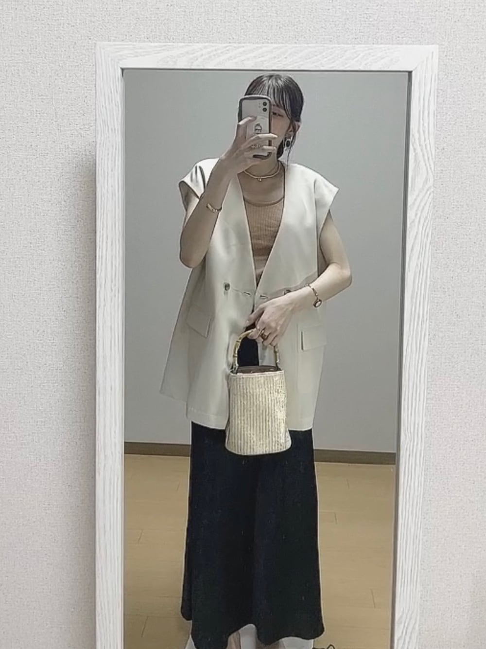 「オトナカジュアル、カジュアルコーデ、オトナカワイイ、楽チンコーデ、ootd、プチプラ、リラックススタイル、スカート、シンプルコーデ、ジレ、オトナ女子、ベスト、ローリーズファーム(LOWRYS FARM)、ロングスカート、オーバーサイズ」｜「LOWRYS FARMのアサコンベスト　939521（ベスト、ホワイト系）」を使った、ayu  さん（レディース・162cm）の夏コーディネートの1枚目の写真