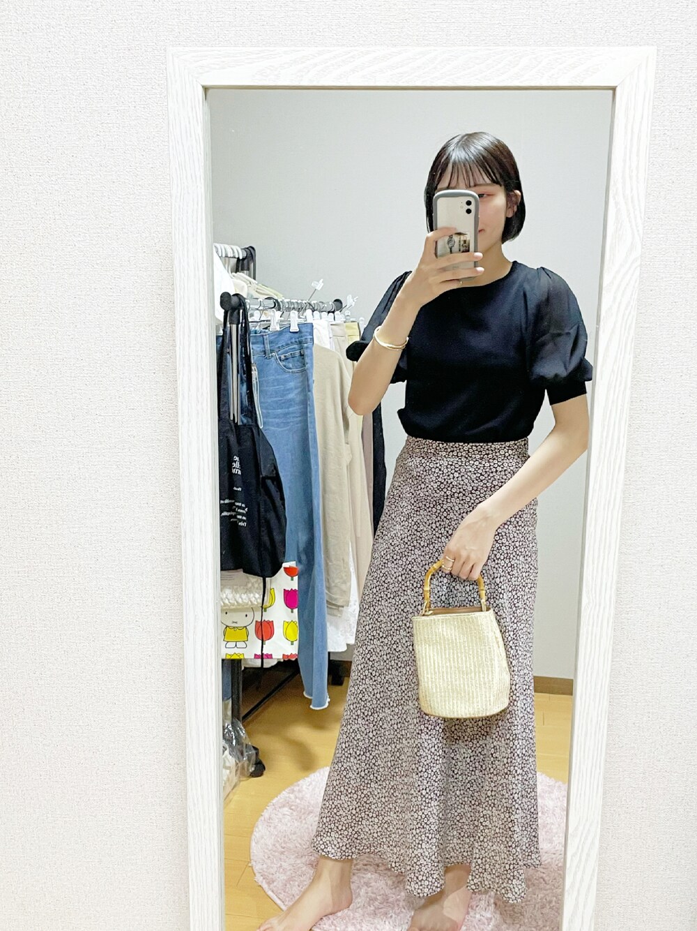「プチプラ、ロングスカート、休日スタイル、シアーシャツ、サマーニット、ガーリーコーデ、きれいめカジュアル、デート、オトナ女子、リラックススタイル」｜「Honeysの袖異素材ニットトップス（ニット/セーター、ブラック系）」を使った、ayu  さん（レディース・162cm）の夏コーディネートの1枚目の写真