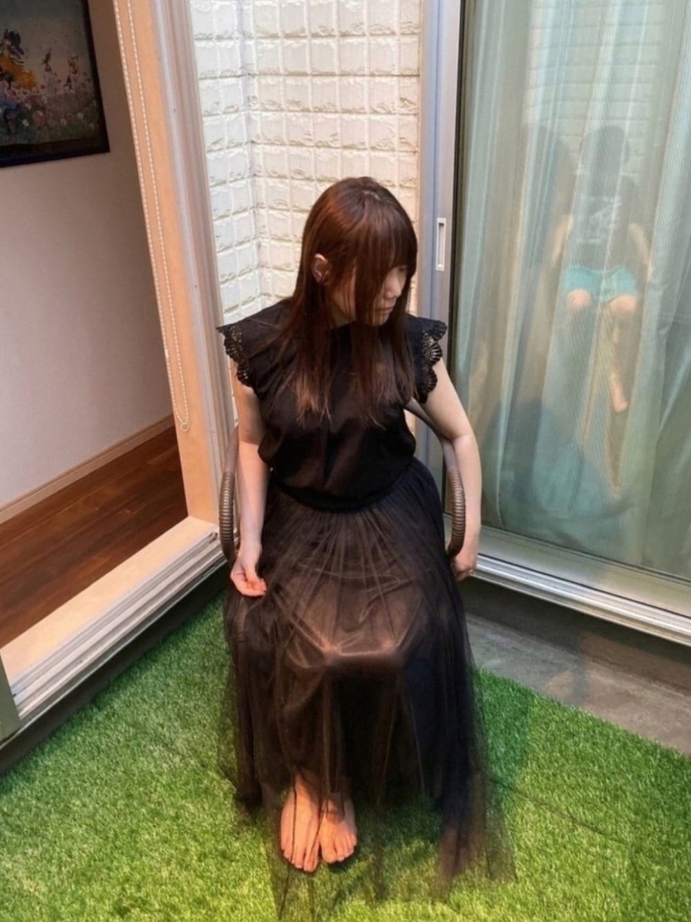 「第二回真っ黒でごめんな祭、オトナカジュアル、黒が好き、おしゃれさんと繋がりたい」｜「coca（coca）のハイネックノースリーブレースブラウス（シャツ/ブラウス、ブラック系）」を使った、共兄さん（レディース・153cm）の夏コーディネートの1枚目の写真