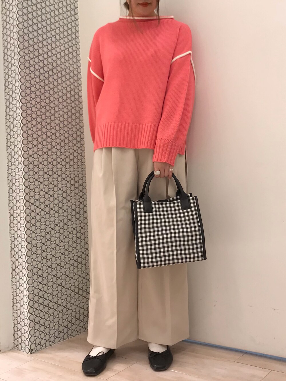 「ピンク、カラーニット、ギンガムチェック、ワイドパンツ、きれいめカジュアル、春ニット、春コーデ、センタープレスパンツ、SLURR、SLURR公式アンバサダー」｜「Petit fleurの・Petit Fleur ハイショクステッチニット＊（ニット/セーター、ピンク系）」を使った、𝕒𝕪𝕒𝕘𝕠𝕟 *さん（レディース・164cm）の春コーディネートの1枚目の写真