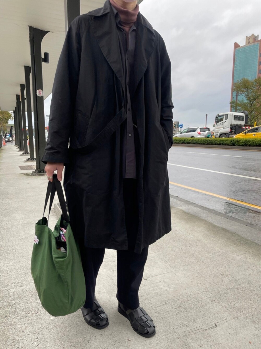 「COMOLI」｜「ParabootのParaboot/パラブーツ PACIFIC/パシフィック ウーブンサンダル（サンダル、ブラック系）」を使った、jimmyanggg さん（メンズ・172cm）の冬コーディネートの1枚目の写真