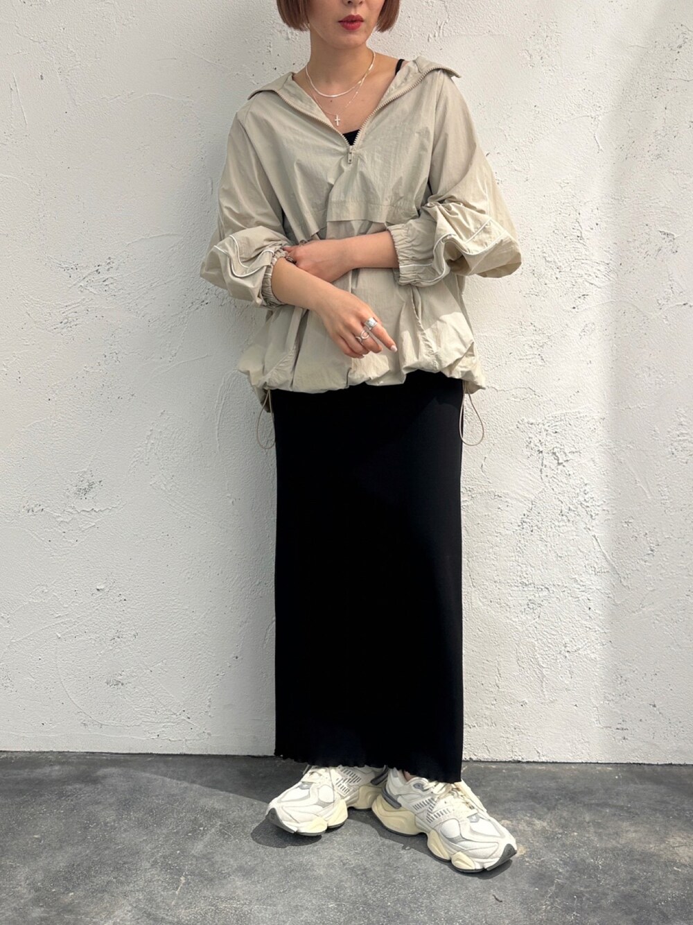 「apresjourmignon、アプレジュールミニョン、春服デビュー宣言、春アウター、シンプルコーデ、シンプル、きれいめカジュアル、ハーフジップ、春夏コーデ、キャミワンピ、春服みてみて、プチプラ、プチプラコーデ、休日スタイル、春色」｜「apres jour mignonのカップ付きキャミワンピース【ZOZOTOWN限定アイテム】（ワンピース、ブラック系）」を使った、apresjour mignonさん（レディース・154cm）の春コーディネートの1枚目の写真