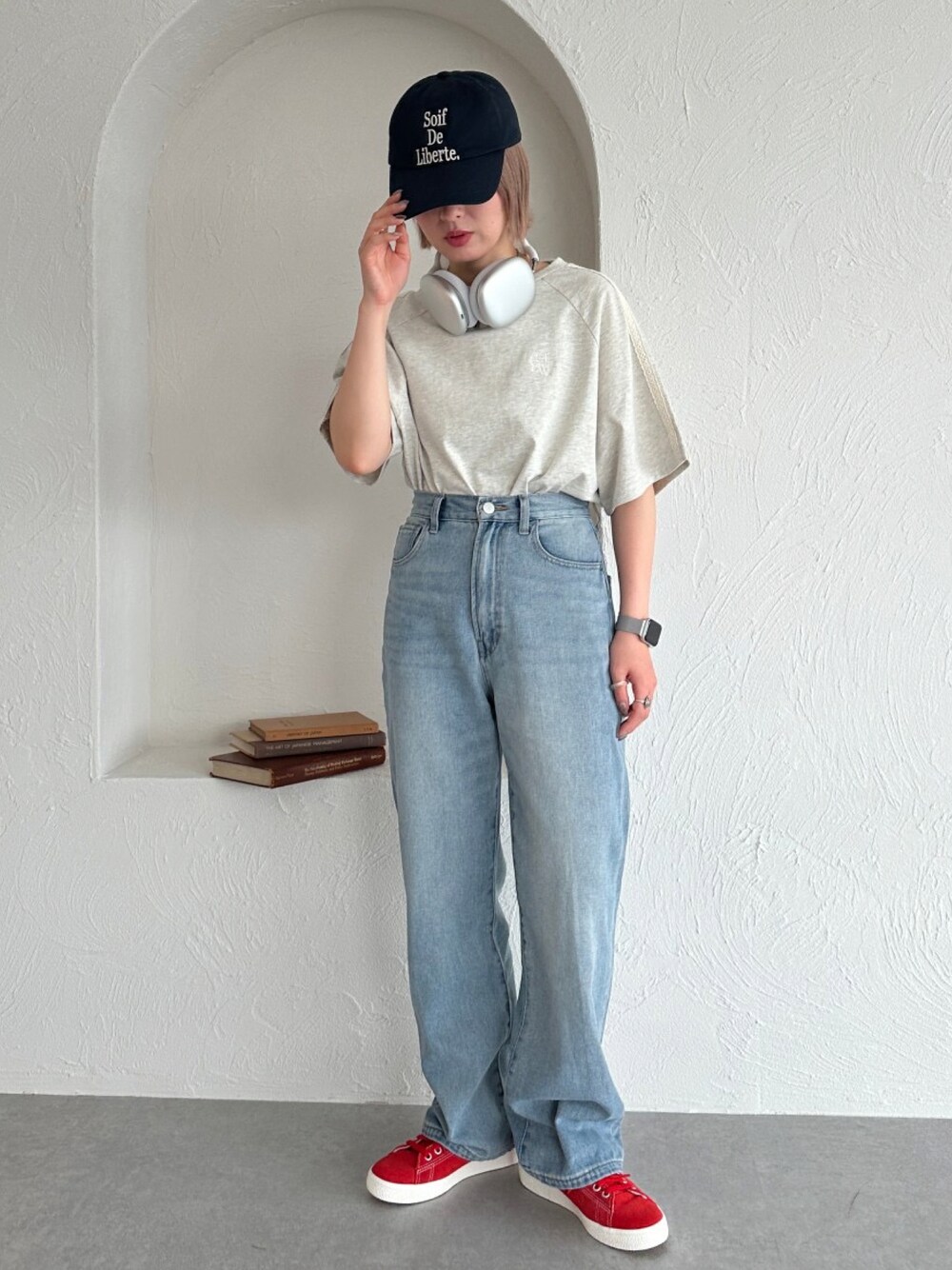 「スニーカー、休日スタイル、夏コーデ、メガネ女子、ストリート、韓国ファッション、Coming soon...、Tシャツ、デニム、キャップ」｜「apres jour mignonのレースラインTシャツ【ZOZOTOWN限定アイテム】（Tシャツ/カットソー、ブルー系）」を使った、apresjour mignonさん（レディース・154cm）の夏コーディネートの1枚目の写真