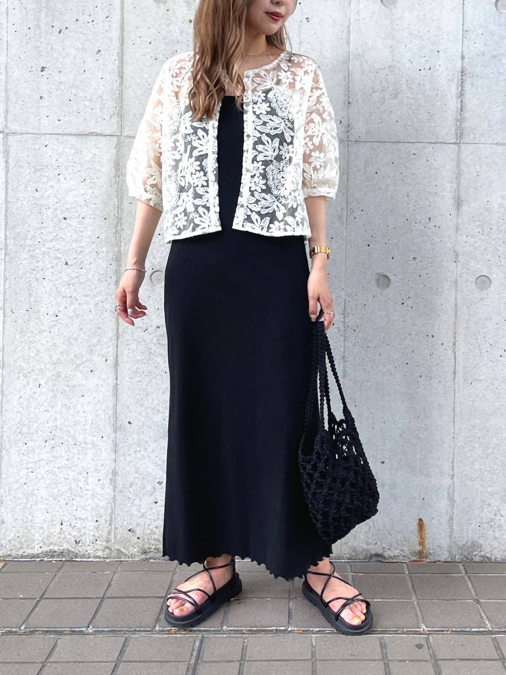 「apresjourmignon、アプレジュールミニョン、シアーシャツ、レース、ootd、キャミワンピ、真夏のアクティブスタイル、シンプル、シンプルコーデ、厚底サンダル、プチプラ、プチプラコーデ、カジュアルコーデ、大人コーデ、着回しコーデ」｜「apres jour mignonのチュールレースブラウス【ZOZOTOWN限定アイテム】（シャツ/ブラウス、ホワイト系）」を使った、apresjour mignonさん（レディース・156cm）の夏コーディネートの1枚目の写真