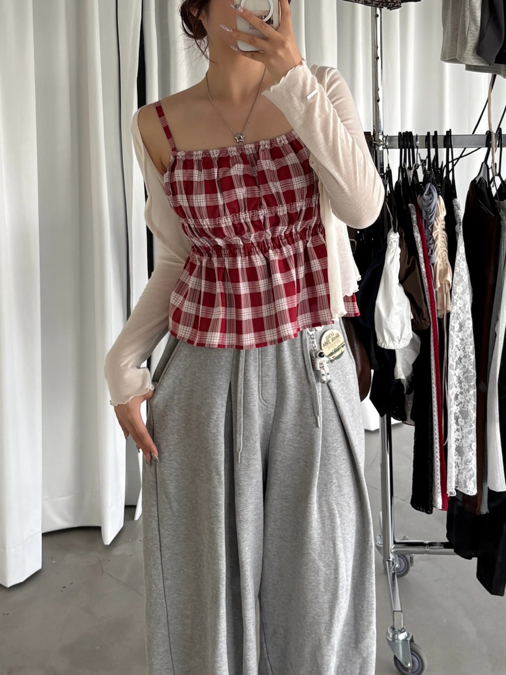 「apres jour mignonのシャーリングビスチェ【ZOZOTOWN限定アイテム】（その他トップス、レッド系）」を使った、apresjour mignonさん（レディース・160cm）の夏コーディネートの1枚目の写真