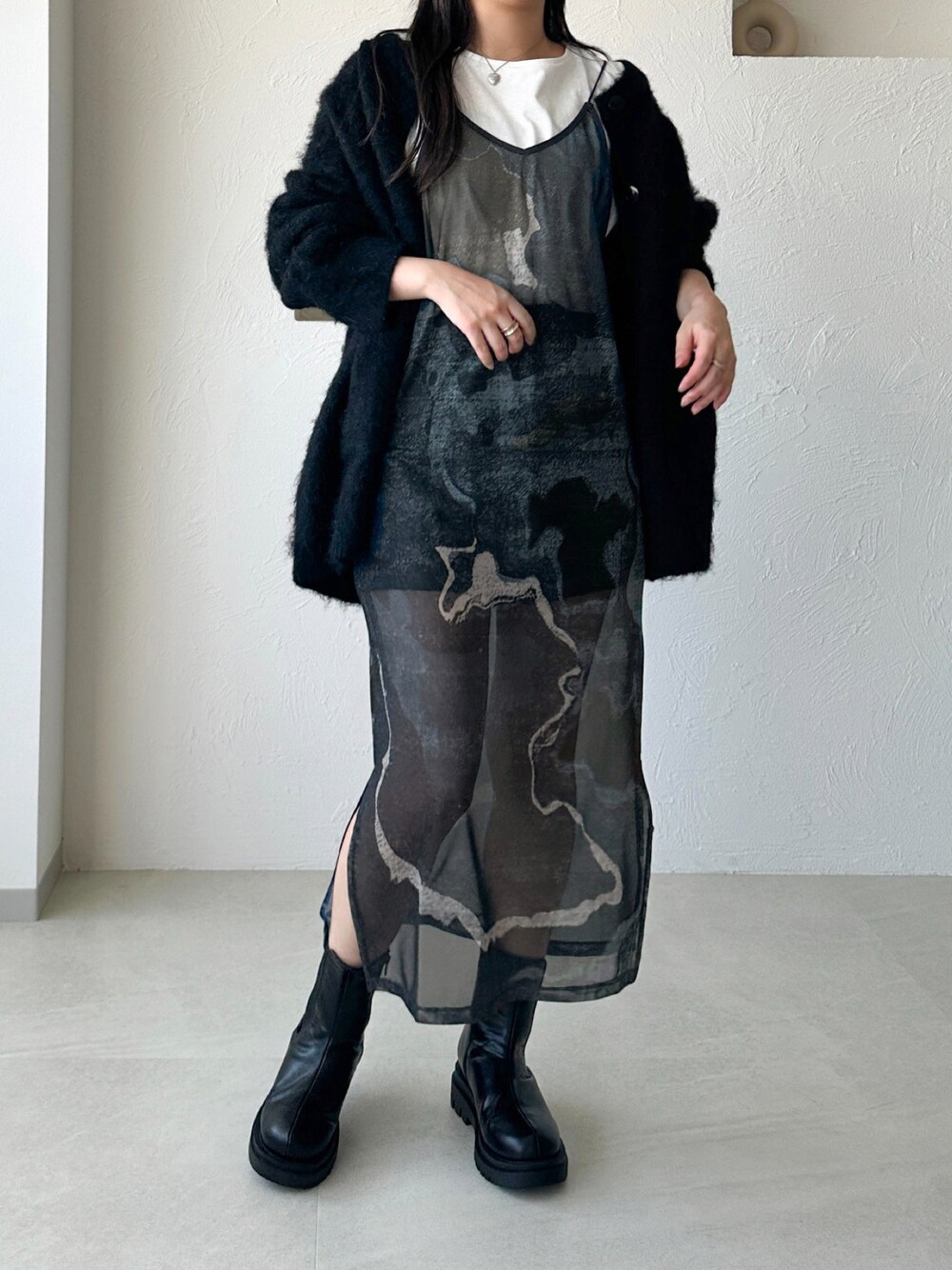 「厚底シューズ、シアートップス、チュールワンピ、秋服準備はじめました、お出かけコーデ、プチプラ、ローファー、秋先取りコーデ、シンプル、ブラウン」｜「apres jour mignonのシアーマーブルキャミワンピース【ZOZOTOWN限定アイテム】（ワンピース、ブルー系）」を使った、apresjour mignonさん（レディース・160cm）の秋コーディネートの1枚目の写真