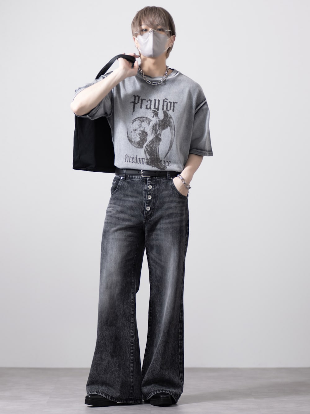 「Tシャツ」｜「CLELの【CLEL】High Vintage Design Short Sleeve Print T-shirt/ハイヴィンテージデザイン半袖プリントTシャツ（Tシャツ/カットソー、ホワイト系）」を使った、MASAKIさん（メンズ・168cm）の夏コーディネートの1枚目の写真