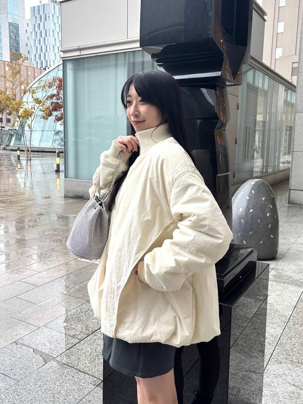 「ショートブーツ、高身長、体型カバー、着痩せ・細見え、春コーデ、モード、ストリート、カジュアル、PAGEBOY、骨格ウェーブ_PAGEBOY、エレガント_PAGEBOY、ブルゾン、MA-1、ブーツ、厚底シューズ」｜「PAGEBOYのレースアップソックスブーツ（ブーツ、ブラック系）」を使った、ロビンさん（レディース・169cm）の秋コーディネートの1枚目の写真