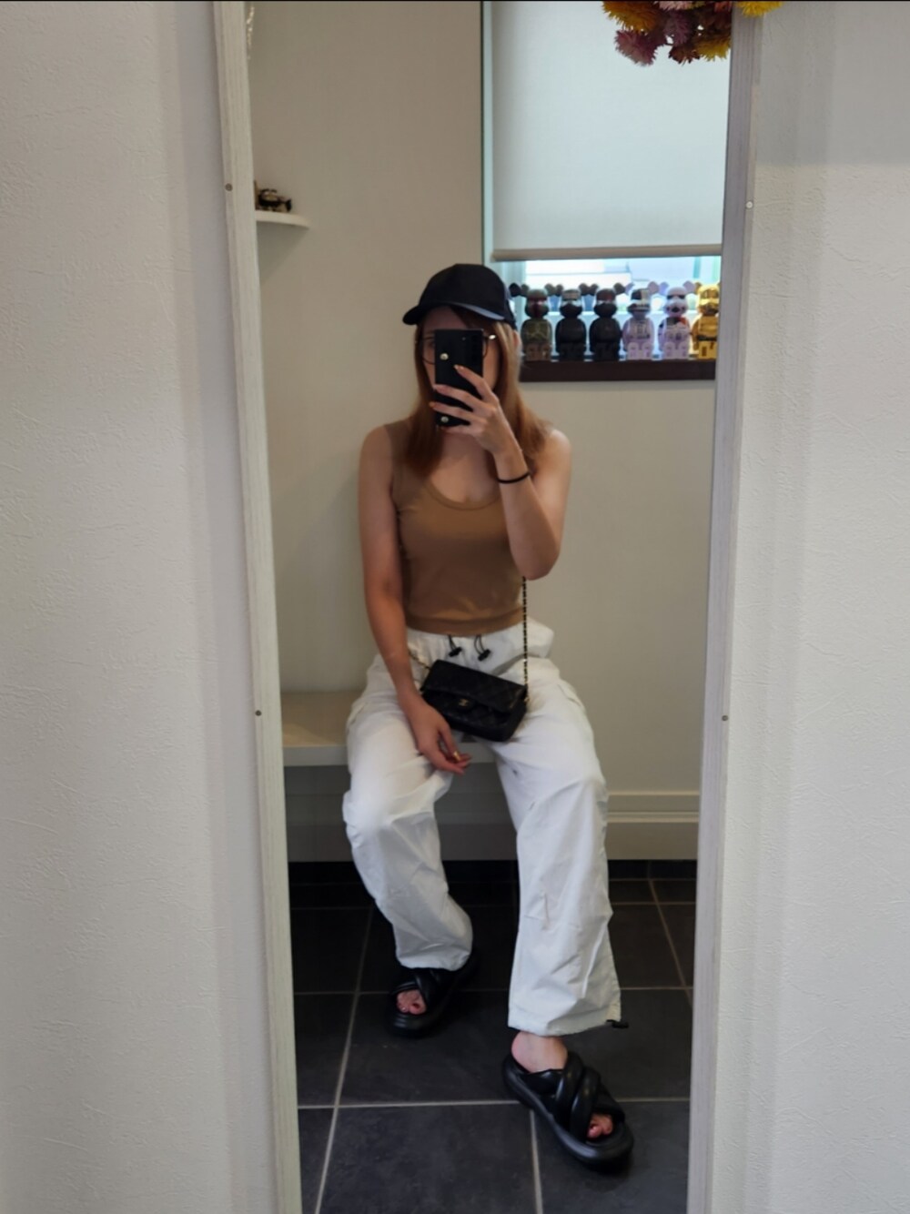 「休日コーデ、PRADA、chanel、GU、UNIQLO、サンダル、タンクトップ、キャップ」｜「UNIQLOのアイテム（タンクトップ、ベージュ系）」を使った、sykさん（骨格ナチュラル・レディース・156cm）の夏コーディネートの1枚目の写真