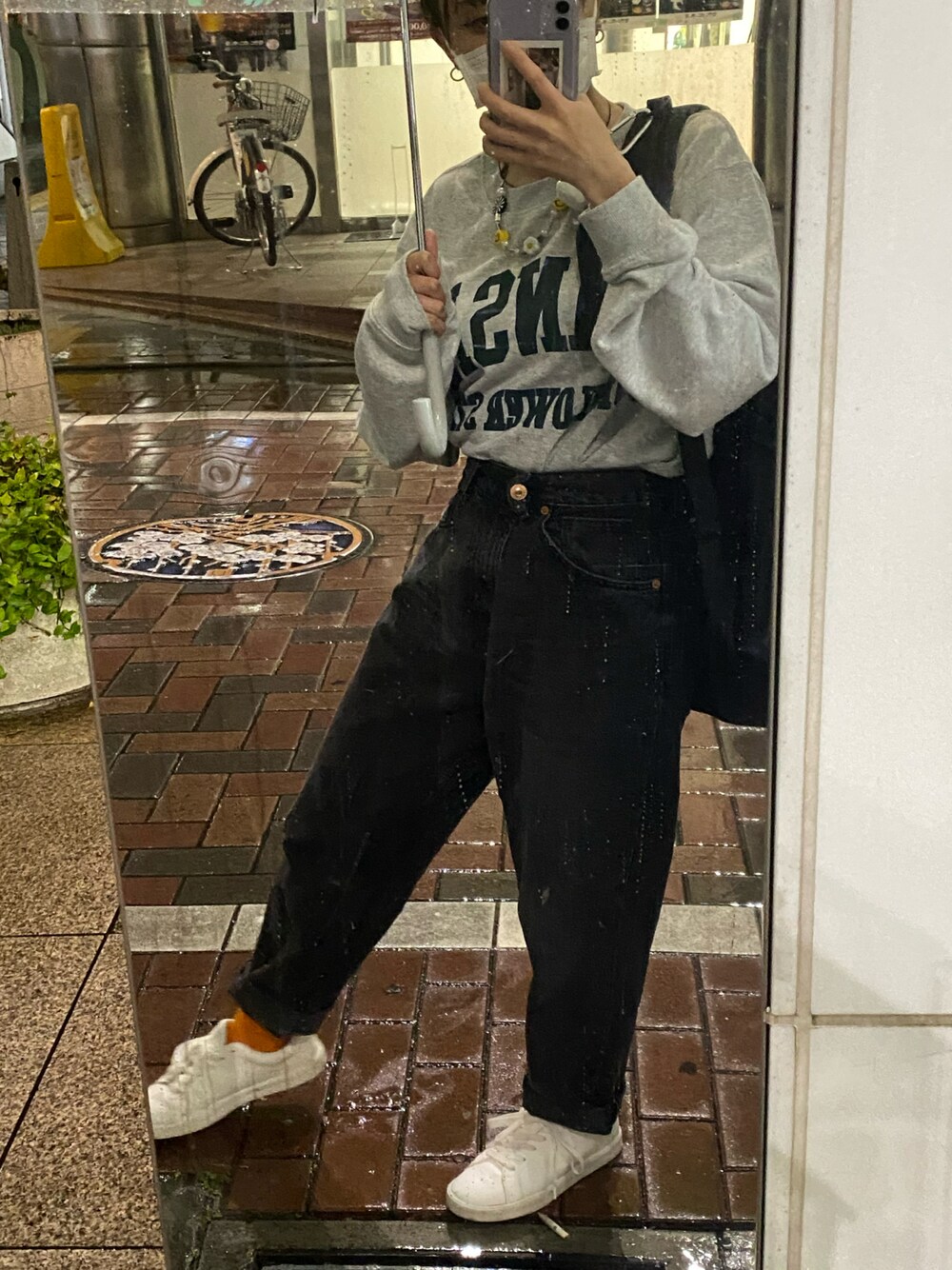 「だから秋服が好き、カジュアルコーデ、秋のコーデ、休日スタイル、大人カジュアル、プチプラ、きれいめカジュアル、お洒落さんとつながりたい、白スニーカー、古着、古着MIX、古着コーデ、古着好きな人と繋がりたい、古着女子」｜「SPINNSのアイテム（ネックレス、イエロー系）」を使った、みなみですさん（レディース・153cm）の秋コーディネートの1枚目の写真