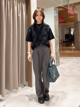 「TAKEO KIKUCHI（タケオキクチ）の【徳島ニット】ニットＴシャツ（ニット/セーター、ブラック系）」を使った、mika03hさん（レディース）の夏コーディネート