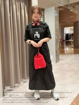 「TAKEO KIKUCHI（タケオキクチ）の【別注】マリリン・モンロー/フォトTシャツ（Tシャツ/カットソー、ブラック系）」を使った、mika03hさん（レディース）の夏コーディネート