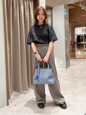 「TAKEO KIKUCHI（タケオキクチ）の【汗染み軽減/接触冷感】フェイクレイヤード ワンポイント刺繍Ｔシャツ（Tシャツ/カットソー、ブラック系）」を使った、mika03hさん（レディース）の夏コーディネート