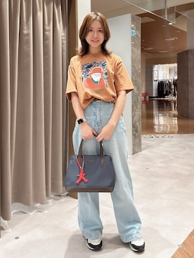 「TAKEO KIKUCHI（タケオキクチ）のポートレートアートＴシャツ（Tシャツ/カットソー、オレンジ系）」を使った、mika03hさん（レディース）の夏コーディネート