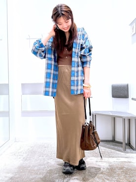 「LEPSIM（レプシィム）のストレッチサテンスカート　497324（スカート）」を使った、まなみさん（レディース・165cm）の夏コーディネート