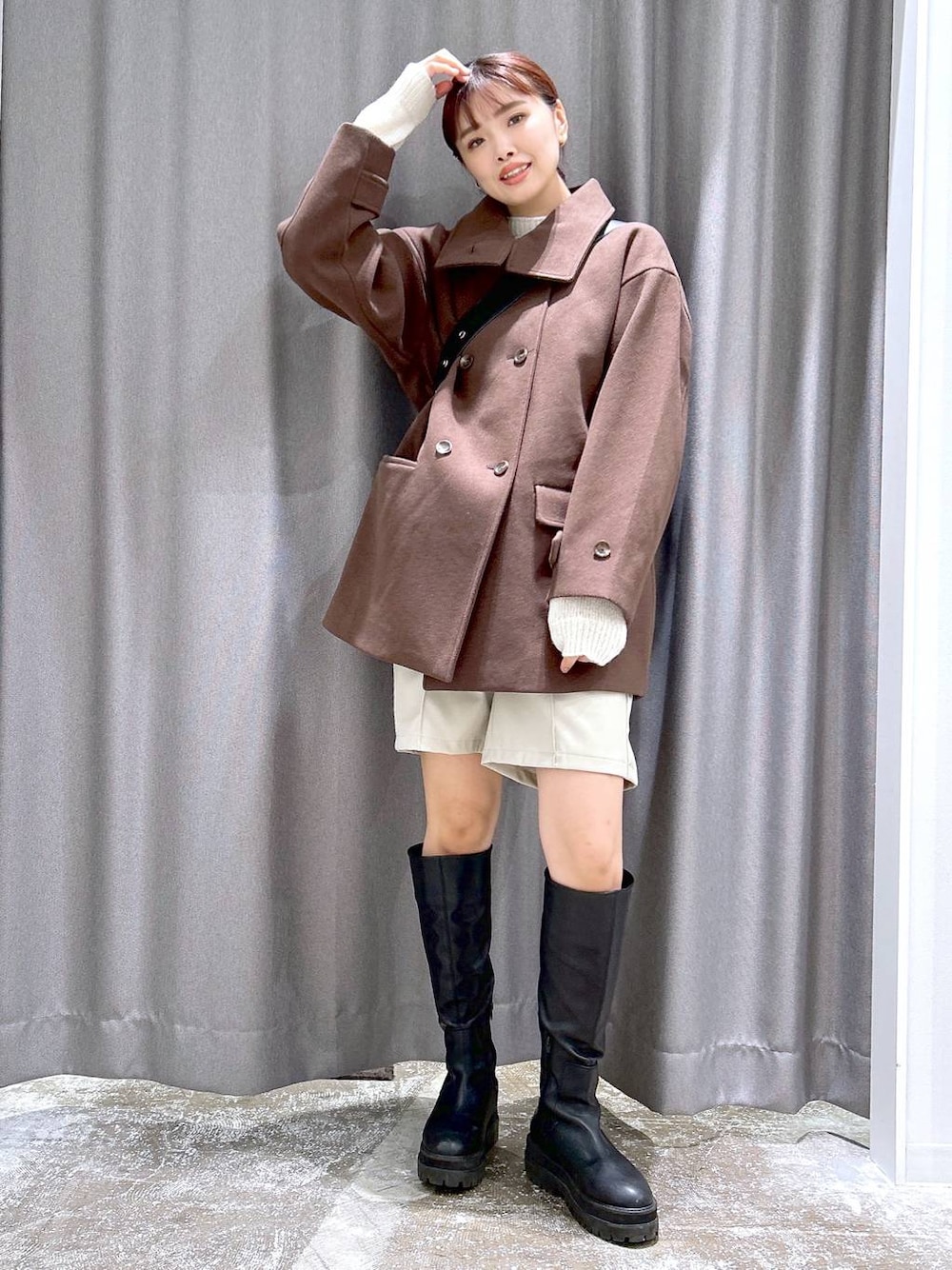 「着痩せ・細見え、若見え、カジュアル、ママコーデ、高身長、LAKOLE」｜「JEANASISのビガーロングブーツ/894947（ブーツ、ブラック系）」を使った、まなみさん（レディース・165cm）の秋コーディネートの1枚目の写真