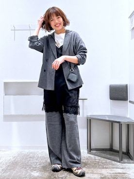 「LAKOLE（ラコレ）のサテンレースミニキャミワンピース / 647939（ワンピース、ブラック系）」を使った、まなみさん（レディース・165cm）の春コーディネート