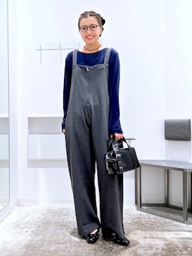 「アイテム（サロペット/オーバーオール、グレー系）」を使った、まなみさん（レディース・165cm）の秋コーディネート