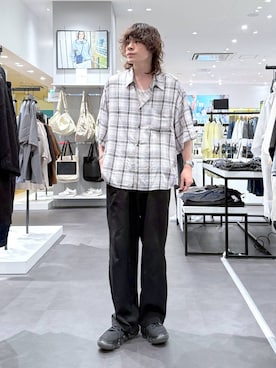 「LAKOLE（ラコレ）のTRチェック半袖シャツ / 1043140（シャツ/ブラウス、ホワイト系）」を使った、まとまとさん（メンズ・175cm）の夏コーディネート