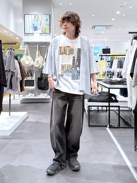 「LAKOLE（ラコレ）のオーバーダイカーブデニム / 147147（デニムパンツ、ブラック系）」を使った、まとまとさん（メンズ・175cm）の夏コーディネート