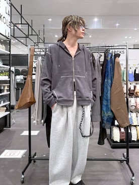 「アイテム（スマホグッズ）」を使った、まとまとさん（メンズ・175cm）の秋コーディネート