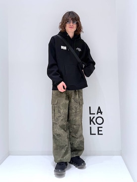 「LAKOLE（ラコレ）のアイテム（パーカー）」を使った、まとまとさん（メンズ・175cm）の冬コーディネート