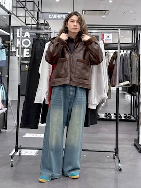 「旅行」｜「アイテム（ムートンコート）」を使った、まとまとさん（メンズ・175cm）の冬コーディネート