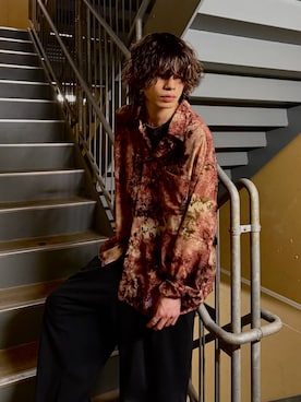 「LAKOLE（ラコレ）のシアーガラシャツ長袖 / 645803（シャツ/ブラウス、レッド系）」を使った、まとまとさん（メンズ・175cm）の春コーディネート