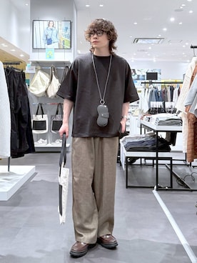 「LAKOLE（ラコレ）のキャンバスコンビトートバッグ / 138661（トートバッグ、ベージュ系）」を使った、まとまとさん（メンズ・175cm）の夏コーディネート