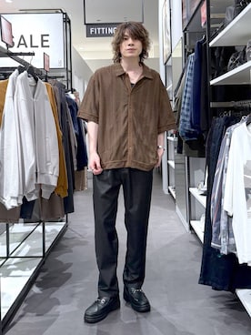 「LAKOLE（ラコレ）のコレラクパンツTRスリムパンツ / 129337（その他パンツ、ブラック系）」を使った、まとまとさん（メンズ・175cm）の春コーディネート