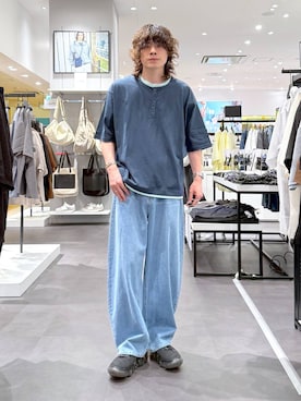 「LAKOLE（ラコレ）のオーバーダイカーブデニム / 147147（デニムパンツ、ブルー系）」を使った、まとまとさん（メンズ・175cm）の夏コーディネート