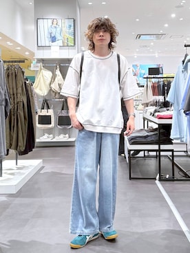 「LAKOLE（ラコレ）の冷感バギーデニムパンツ / 655477（デニムパンツ、ブルー系）」を使った、まとまとさん（メンズ・175cm）の夏コーディネート