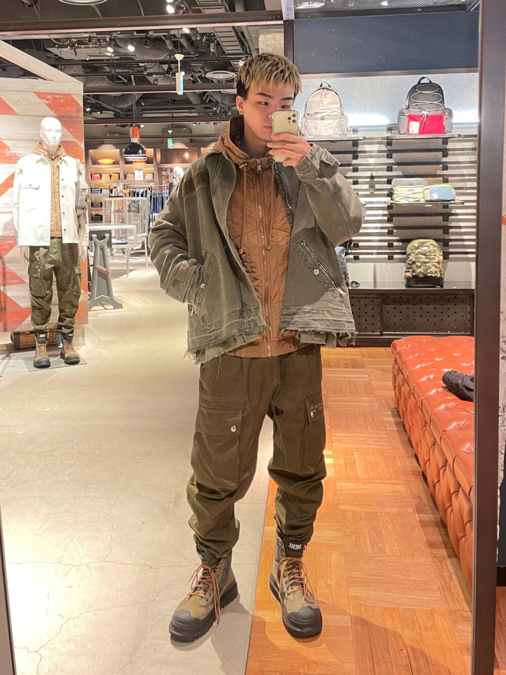 「ビッグシルエット、ミリタリー、ブーツ、カジュアル、ベージュ、Diesel、オーバーサイズ、大人カジュアル、カーゴパンツ、ミリタリージャケット、ootd、秋服、低身長、秋トレンド2021、秋コーデ」｜「DIESELのメンズ ジャケット コンビネーション パーカー（ナイロンジャケット、ベージュ系）」を使った、Katsumiさん（メンズ・173cm）の秋コーディネートの1枚目の写真