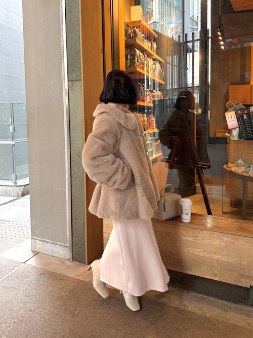 フラッフィーラウンドカラーペプラムファーコート（その他アウター