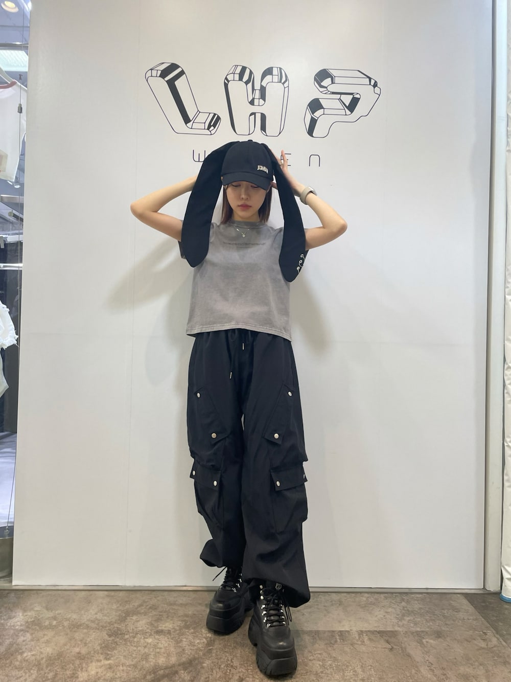 「Candy Stripper、LHP、カーゴパンツ、休日スタイル、Alexander Wang、お洒落さんとつながりたい、ウサミミ帽子、春ファッション、LHPWOMEN、naked Wolfe」｜「alexanderwangのアイテム（Tシャツ/カットソー、その他）」を使った、みゃさん（レディース・157cm）の春コーディネートの1枚目の写真