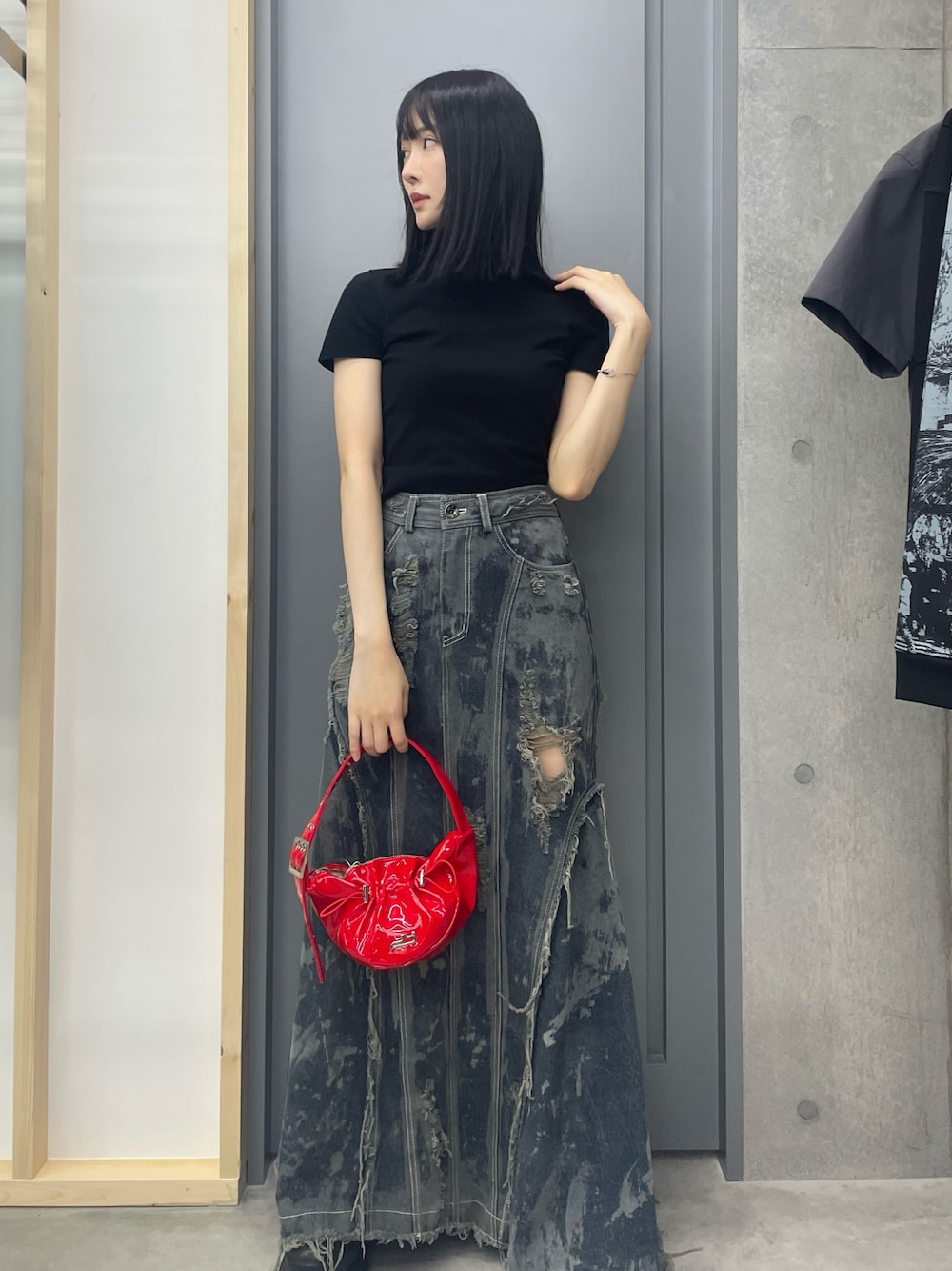 「alexanderwangのアイテム（ニット/セーター、ブラック系）」を使った、みゃさん（レディース・157cm）の夏コーディネートの1枚目の写真