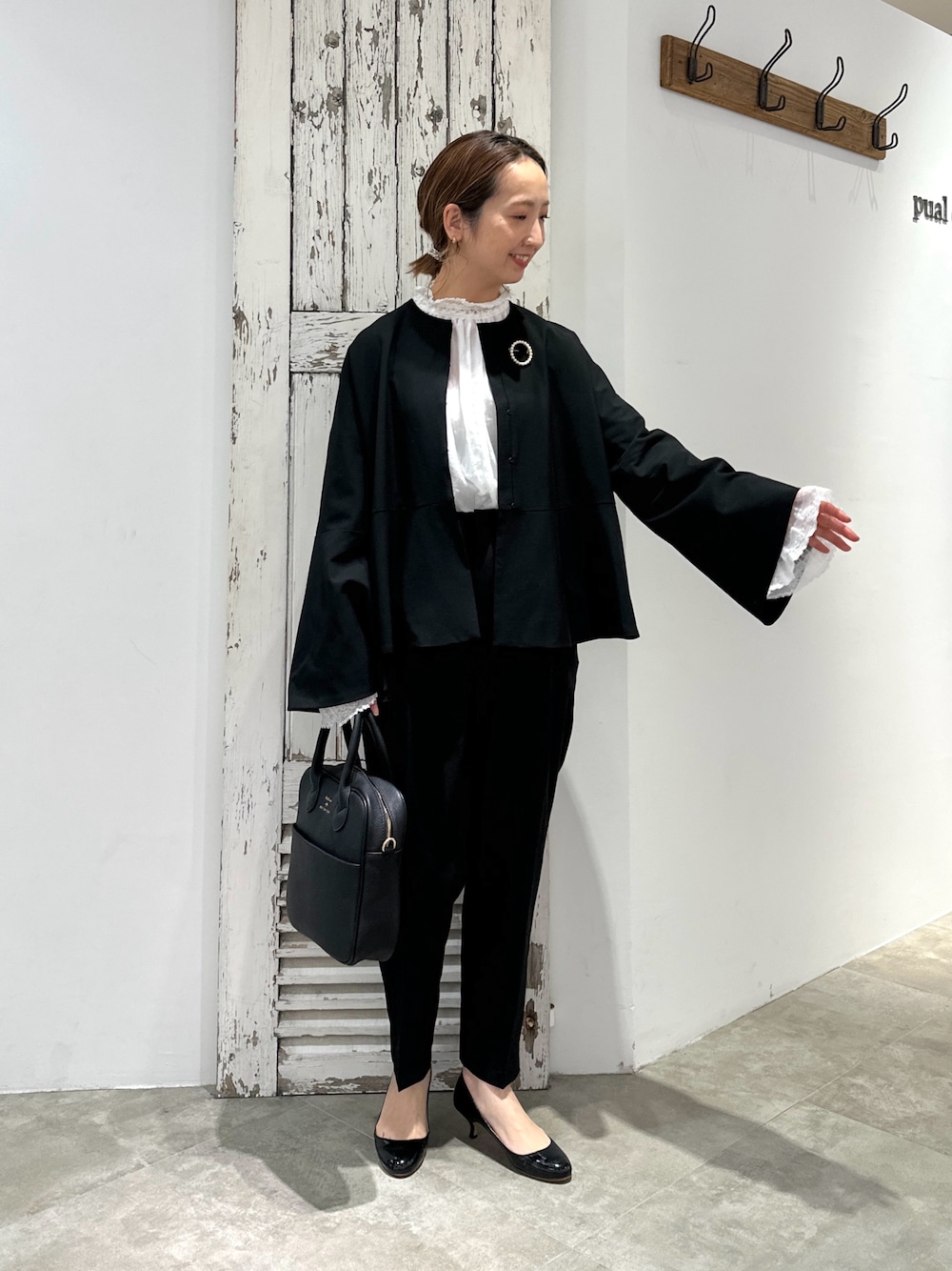 ピュアルセシンノーカラーペプラムシルエットジャケット