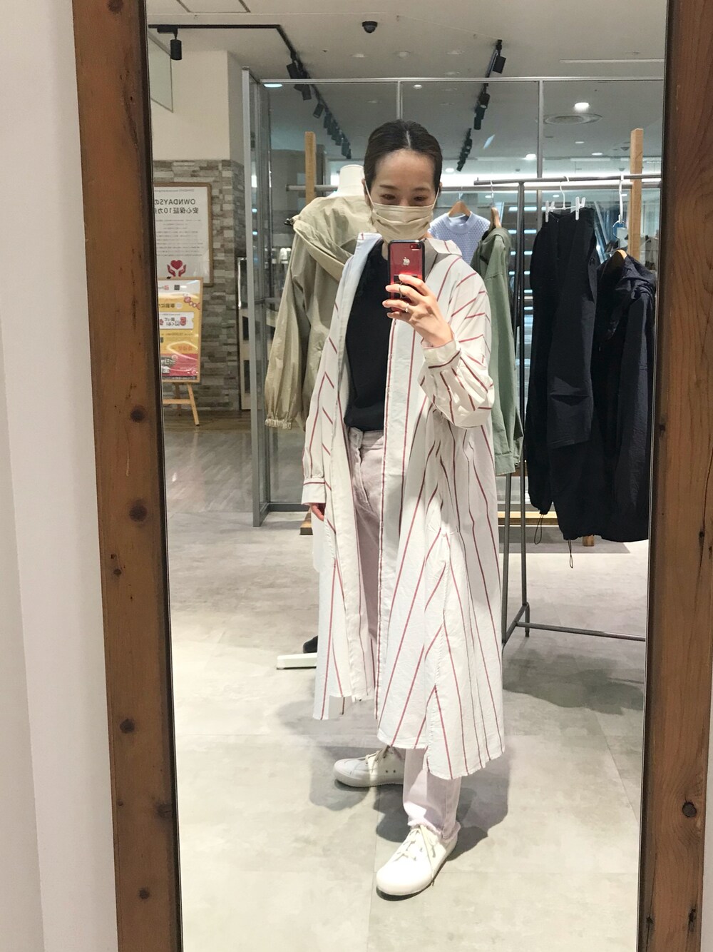 「大人カジュアル、春夏コーデ、オトナ女子、カジュアルコーデ、シャツワンピース、ストライプ、デニム、リラックススタイル、ピュアルセシン、カラーパンツ、カラーコーデ、ママコーデ、大人女子、ピンク、ワンピース」｜「PUAL CE CINのレース襟スムースノースリーブ（Tシャツ/カットソー、ブラック系）」を使った、seinoooさん（レディース・160cm）の春コーディネートの1枚目の写真
