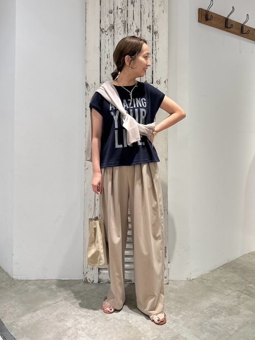 ショート丈ロゴプリントTシャツ