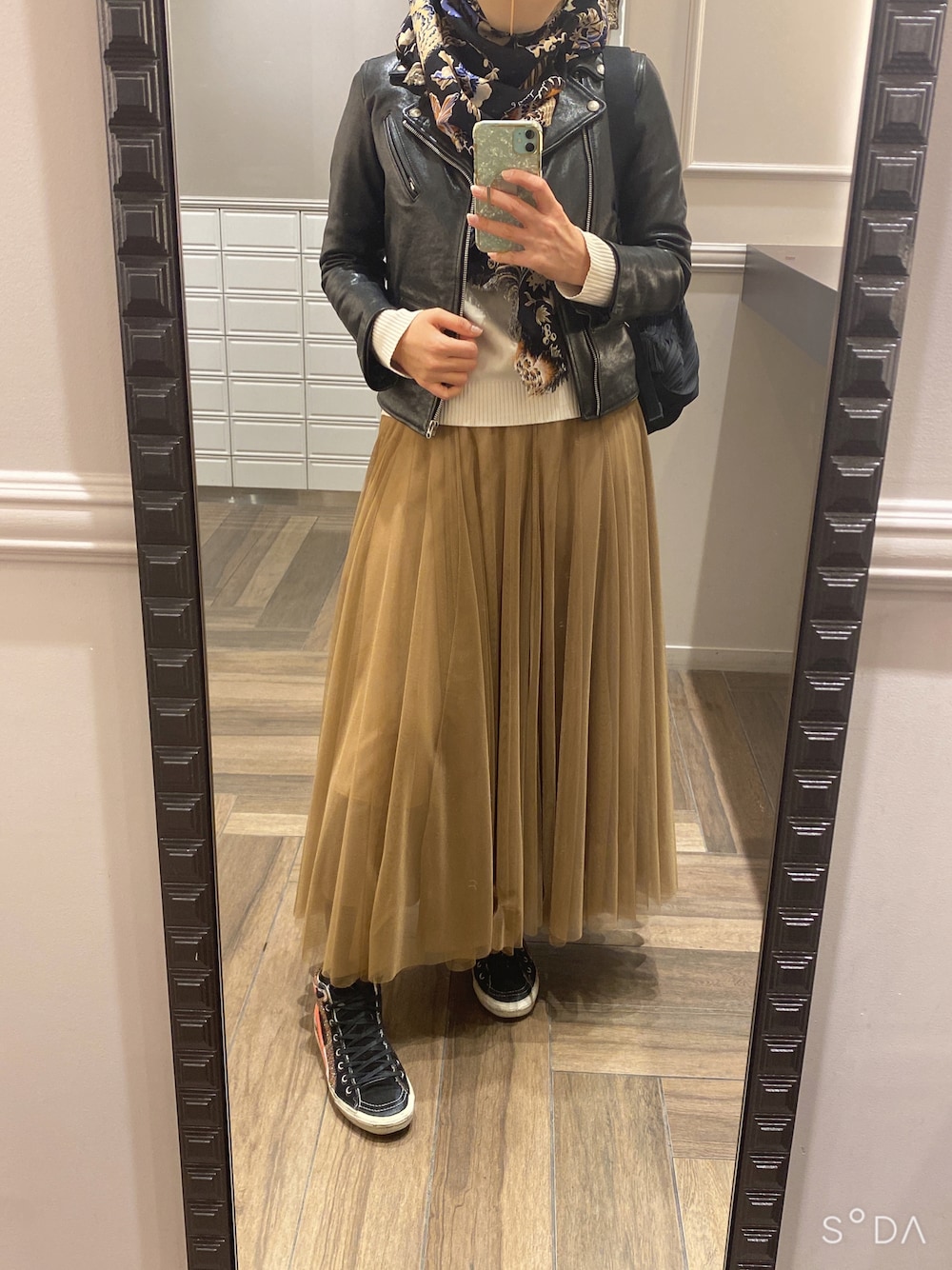「ライダース、秋のコーデ、ライダースジャケット、hijab、秋コーデ、秋冬コーデ、ライダースコーデ、hijabstyle、HijabiFashion、ブラック✖️キャメル」｜「GOLDEN GOOSEのアイテム（スニーカー、その他）」を使った、Fashion junky  さん（レディース・160cm）の秋コーディネートの1枚目の写真
