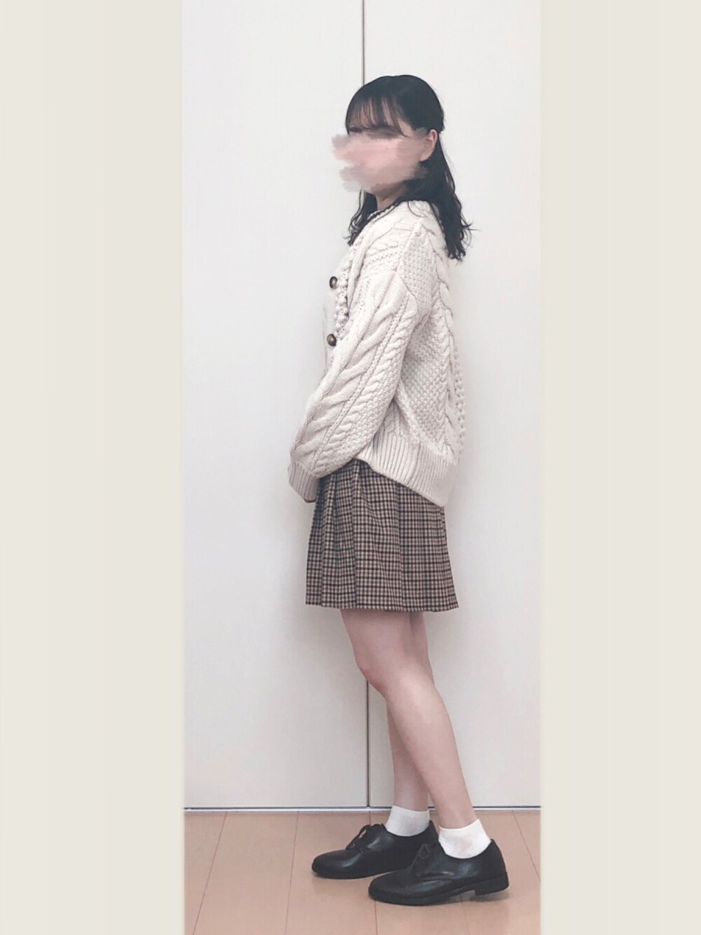「低身長、低身長コーデ、カジュアルガーリー、プリーツスカート、カーディガン、moitytto、だから秋服が好き」｜「moi tyttoのチェックプリーツスカパン【セットアップ可能】（スカート、ブラウン系）」を使った、kaede．さん（レディース・149cm）の秋コーディネートの1枚目の写真