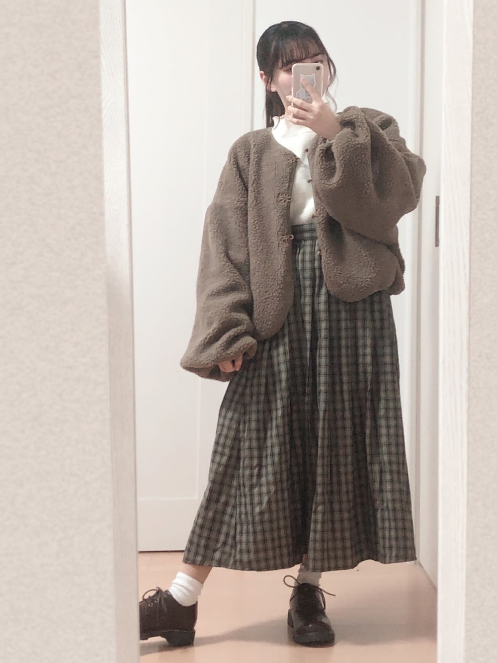 「低身長、笑顔の輪を繋ごう」｜「INTER FACTORYのノーカラージャケット（ノーカラージャケット、ブラウン系）」を使った、kaede．さん（レディース・149cm）の冬コーディネートの1枚目の写真