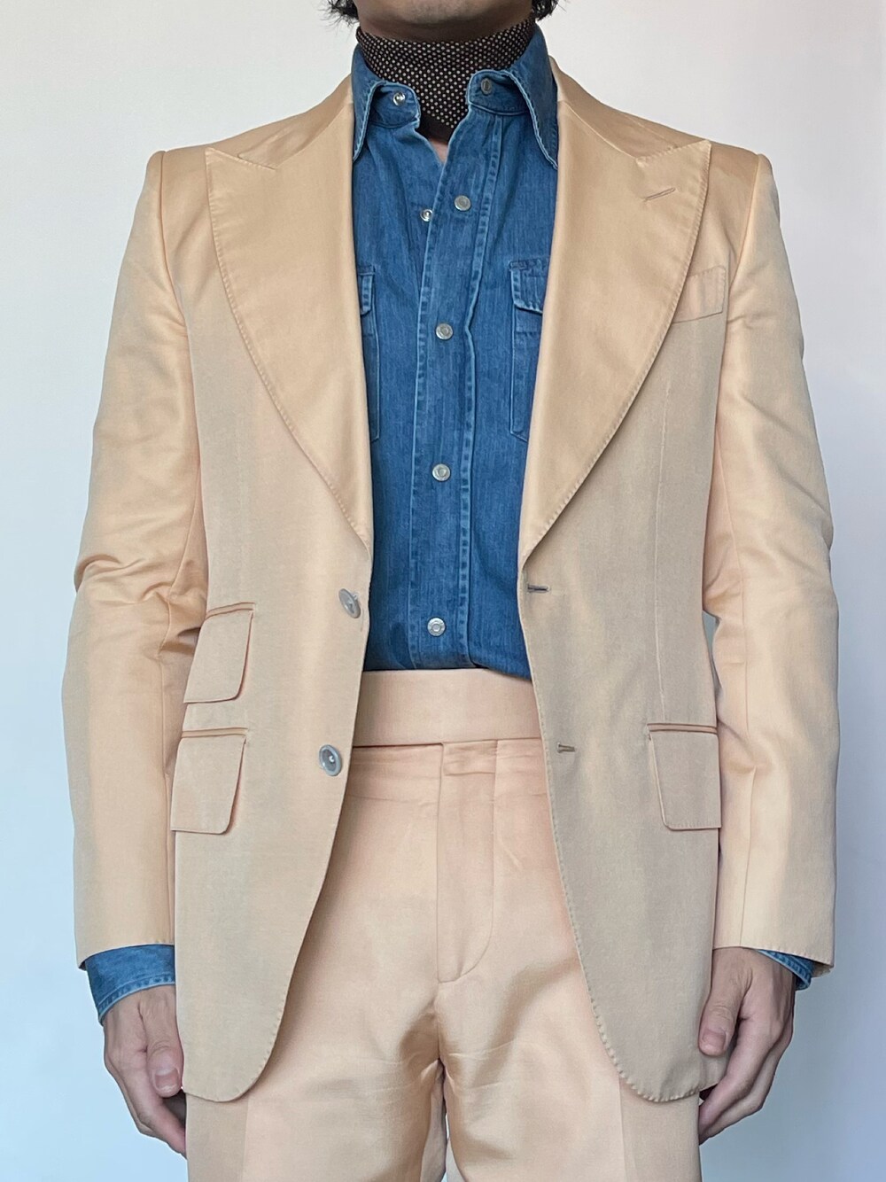 「TOM FORDのアイテム（シャツ/ブラウス、ブルー系）」を使った、kennyphkさん（メンズ・169cm）の冬コーディネートの1枚目の写真