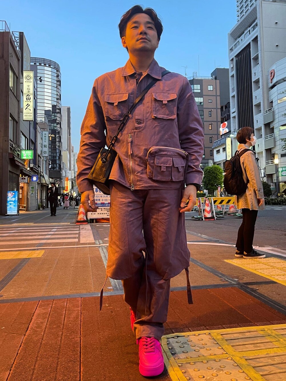 「KENZOのアイテム（ミリタリージャケット、パープル系）」を使った、kennyphkさん（メンズ・170cm）の春コーディネートの1枚目の写真