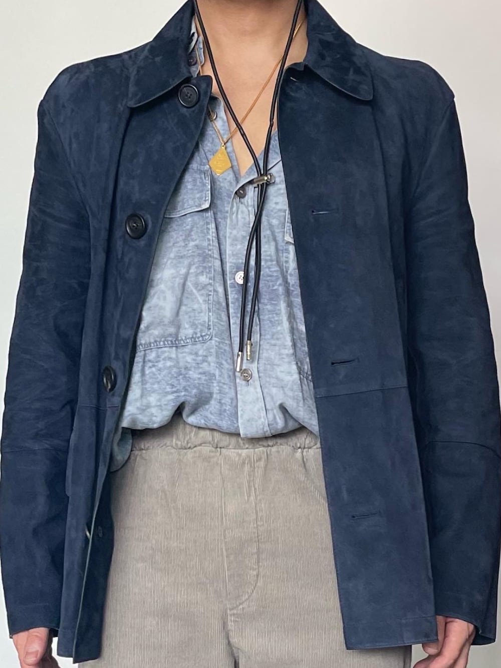 「ROCHASのアイテム（シャツ/ブラウス、ブルー系）」を使った、kennyphkさん（メンズ・169cm）の冬コーディネートの1枚目の写真