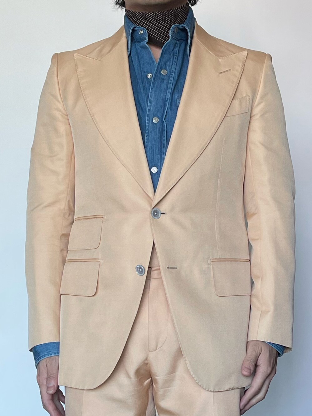「TOM FORDのアイテム（シャツ/ブラウス、ブルー系）」を使った、kennyphkさん（メンズ・169cm）の冬コーディネートの1枚目の写真