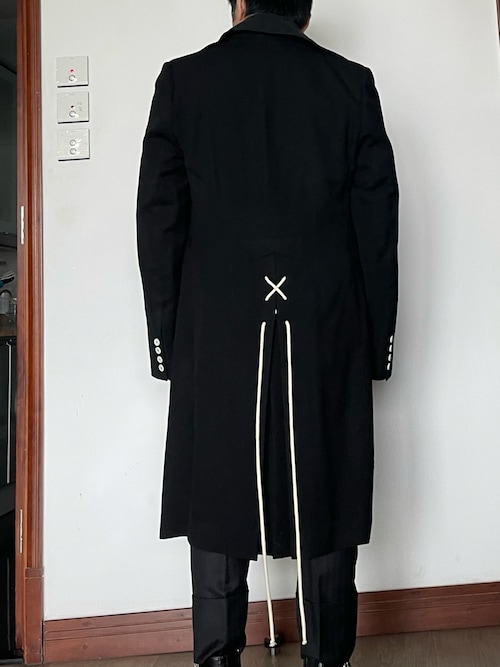 Ann DEMEULEMEESTERのトレンチコートを使った人気ファッション
