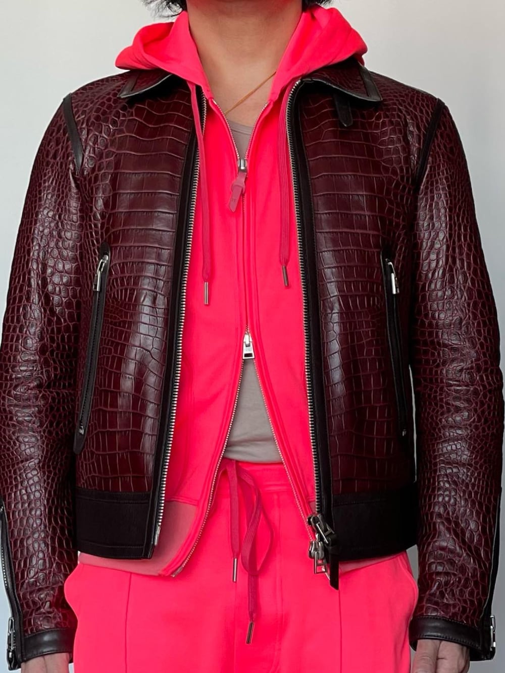 「TOM FORDのアイテム（ムートンコート、レッド系）」を使った、kennyphkさん（メンズ・169cm）の冬コーディネートの1枚目の写真