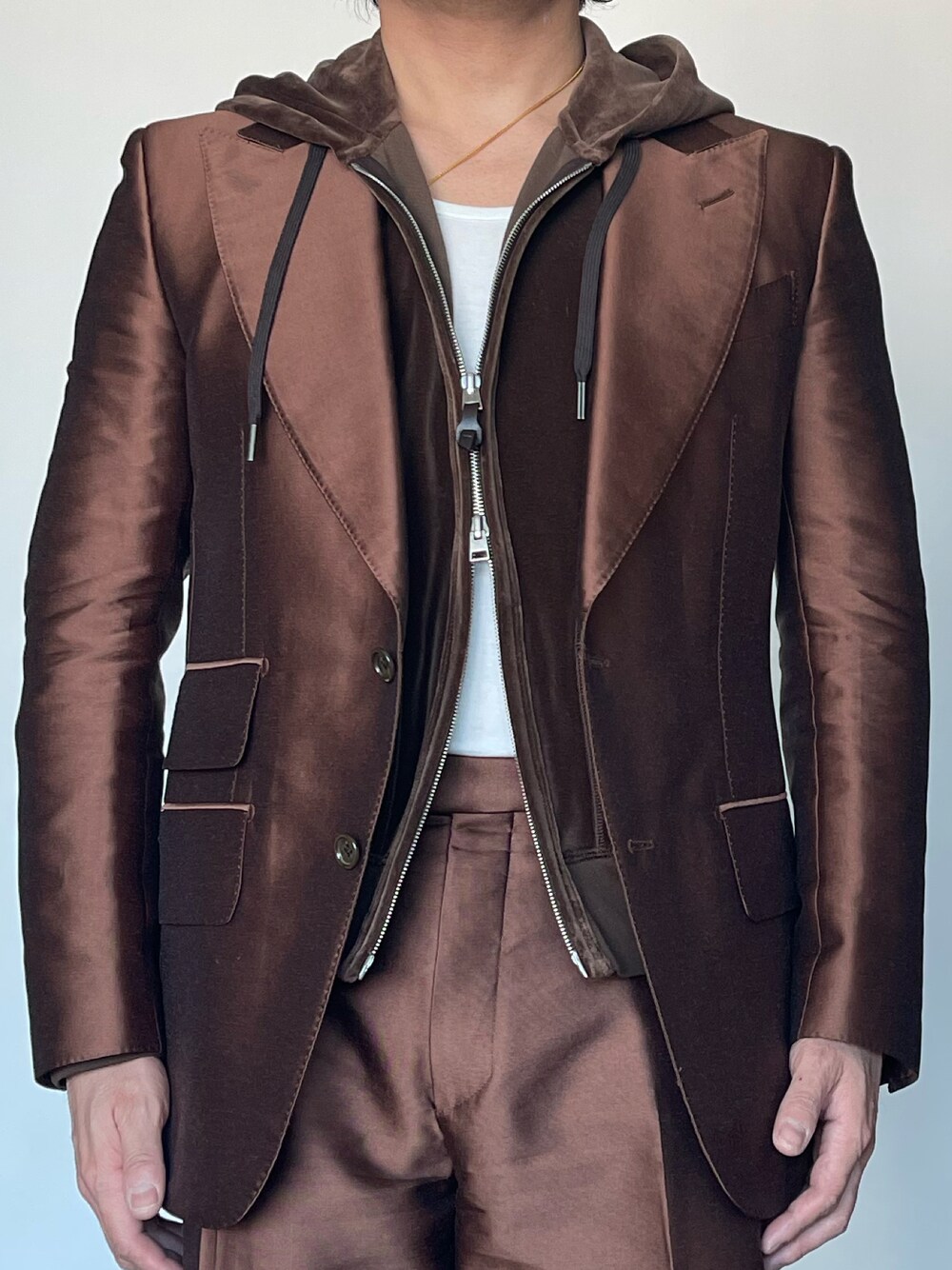 「TOM FORDのアイテム（パーカー、ブラウン系）」を使った、kennyphkさん（メンズ・169cm）の冬コーディネートの1枚目の写真