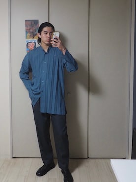 HOMME PLISSE ISSEY MIYAKE 薄めブルーのトップス HOMME PLISSE ISSEY MIYAKEのトップス（ブルー系）を使った人気